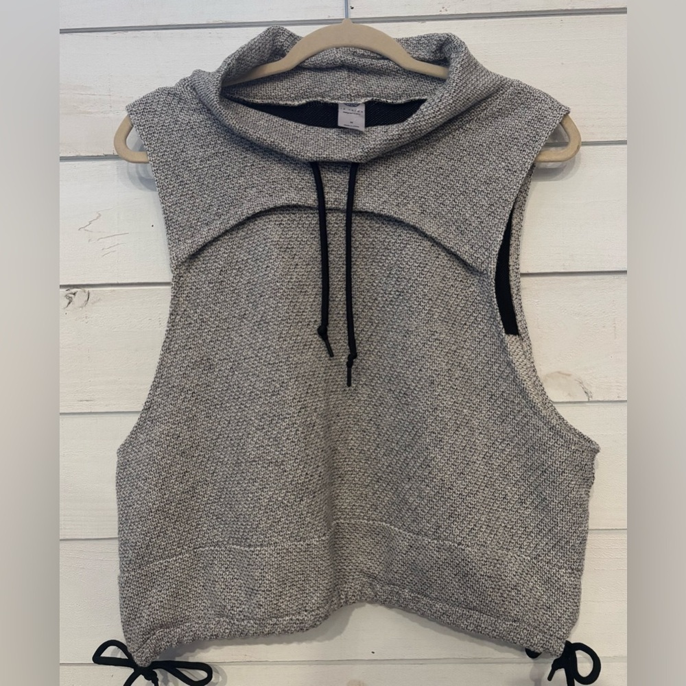 Te Verde cowl neck knit athletic vest Size Medium. Great condition! - Picture 2 of 16